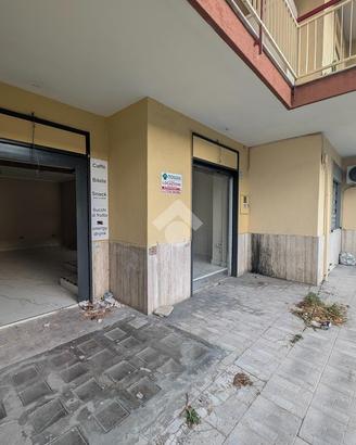 NEGOZIO A SAN NICOLA LA STRADA
