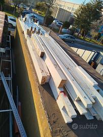 TRAVI E PILASTRI IN LEGNO LAMELLARE PER TETTOIA