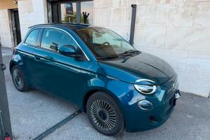 Fiat 500 500e Berlina 42 kWh La Prima