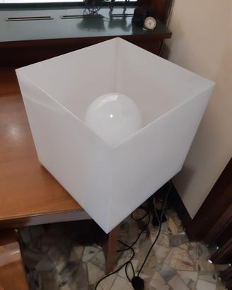 LAMPADA A FORMA DI CUBO