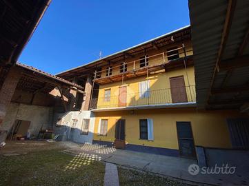 CASA SEMINDIPENDENTE A VESTIGNÈ