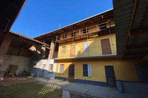 CASA SEMINDIPENDENTE A VESTIGNÈ