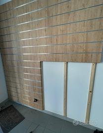 Espositore a doghe da parete in legno per Negozi