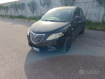 Lancia Ypsilon 0.9 TwinAir 85 CV 5 porte Metano