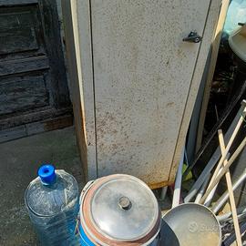 Armadietto   in ferro