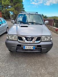 Nissan terrano 3000cc ,3 porte,gancio traino ,2005