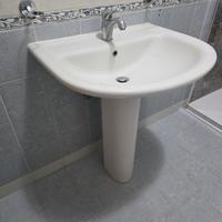 Lavandino e pensile bagno