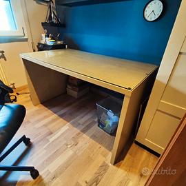 Scrivania IKEA con piano in vetro  - 140x75 cm