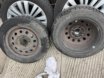 2 cerchi piu 2 gomme michelen 165/55r13 trattabili