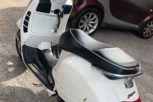 Vespa 300 gts