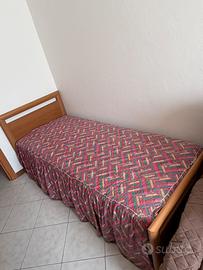 Letto una piazza in legno con rete