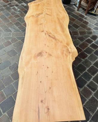 Tavolo in legno massello cedro.