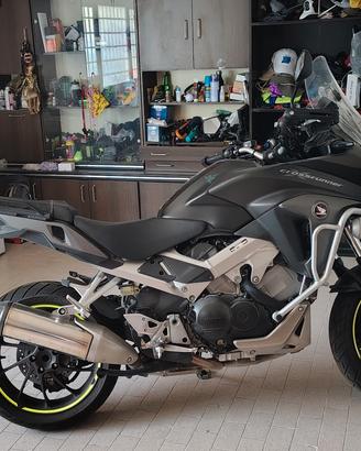  Moto Crossrunner VFR 800 Travel Edition 