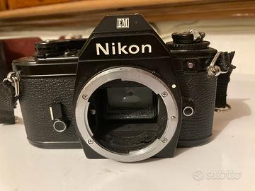 Nikon EM reflex meccanica