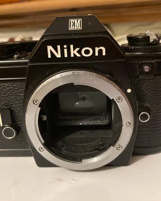 Nikon EM reflex meccanica