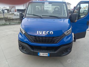 DAILY 35.16 CASSONE FISSO APERTO E GRU