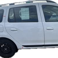 Vendiamo portiera ant e post destra Dacia Logan