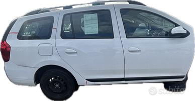 Vendiamo portiera ant e post destra Dacia Logan