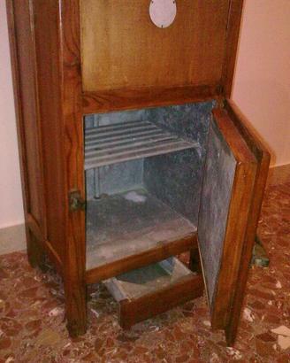 Ghiacciaia Antica in legno