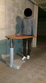 Tavolo scrivania pieghevole con ruote 