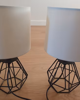 Coppia lampade da tavolo con design geometrico