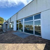 LOCALE COMMERCIALE DI 770 MQ CON VISIBIL...