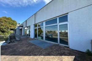 LOCALE COMMERCIALE DI 770 MQ CON VISIBIL...