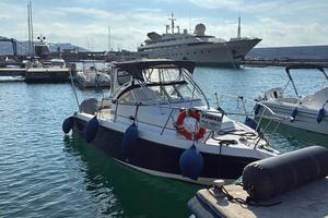 Barca a motore