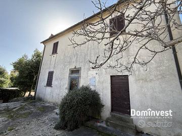 Rustico / Casale di 127 m² con 4 locali e box auto