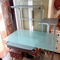 Scrivania computer fisso