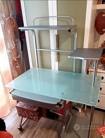 Scrivania computer fisso