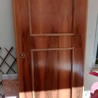 Porta in legno massello noce