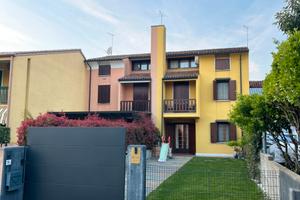 Villa indipendente 3 livelli e 3 bagni