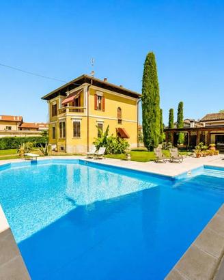 Villa di 435 m² con più di 5 locali e box auto dop