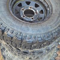Set 4 pneumatici e cerchi 235/70 R16