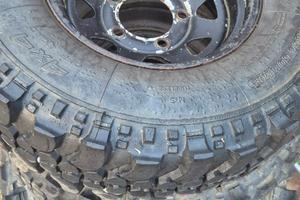 Set 4 pneumatici e cerchi 235/70 R16