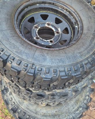 Set 4 pneumatici e cerchi 235/70 R16