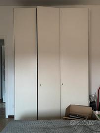 Armadio di legno molto valido