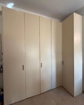 Armadio da sala ad angoloin legno massello