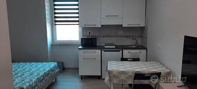 Fr- bassa monolocale arredato