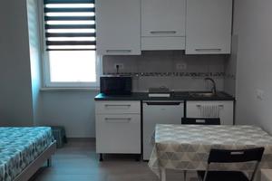 Fr- bassa monolocale arredato