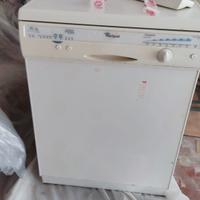 Frigorifero Ariston e lavastoviglie Whirlpool 