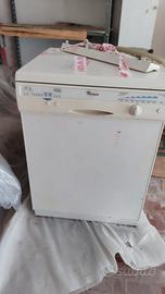 Frigorifero Ariston e lavastoviglie Whirlpool 