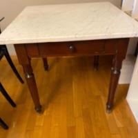 Tavolo rustico Vintage con piano in marmo  bianco