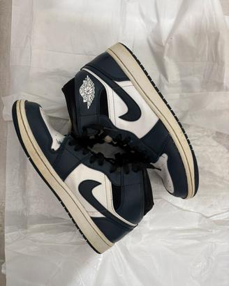 Jordan 1 Mid