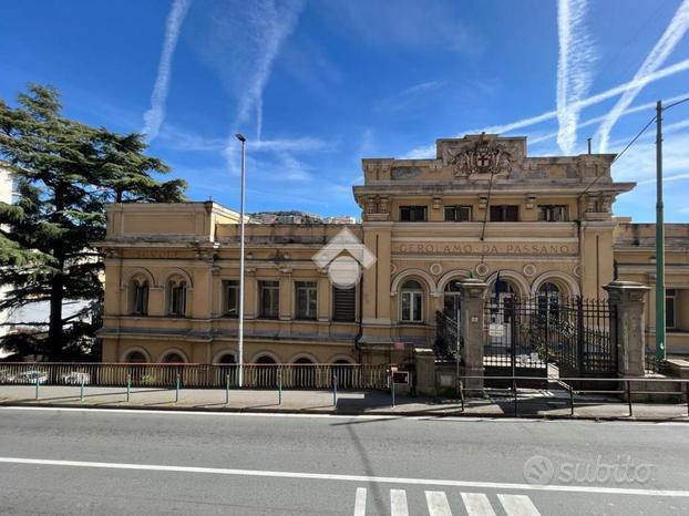 5 LOCALI A GENOVA