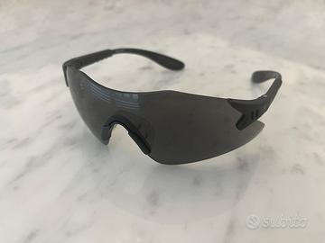 occhiali da sole sportivi