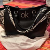 Borsa CK nera con dettagli pitone