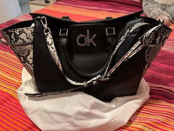 Borsa CK nera con dettagli pitone