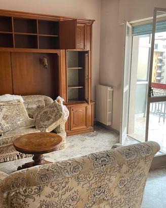 Arredamento cucina,soggiorno e diversi componenti.